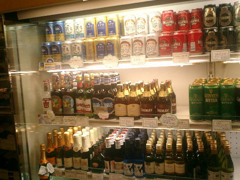 ここから新潟の巻。東京駅内の、WINE&DINEに、様々な酒が売ってあった。